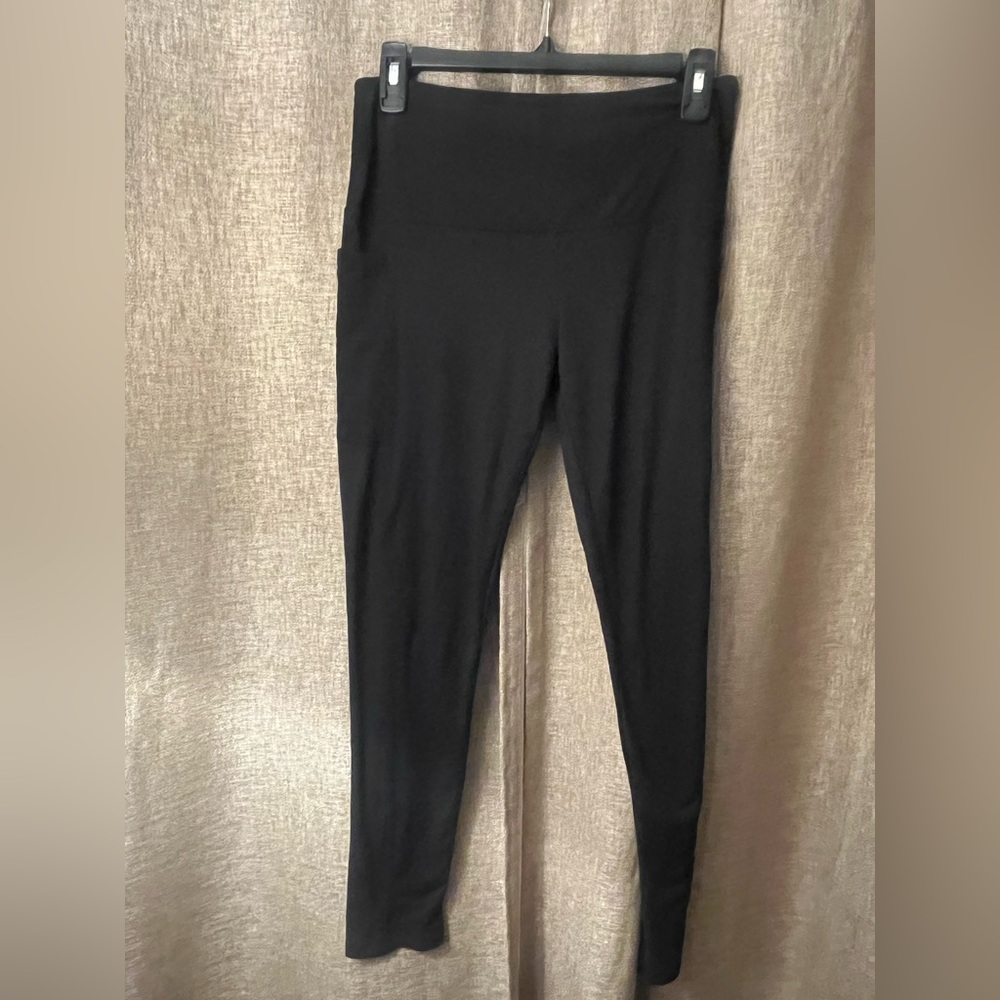 Black Leggings By Star & Ivy - has pockets super soft NWT